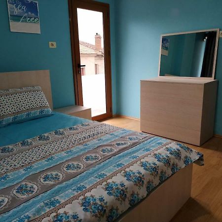 Ferienwohnung Lovely Apt At The Heart Of The City&Near The Lake Pogradec Exterior foto