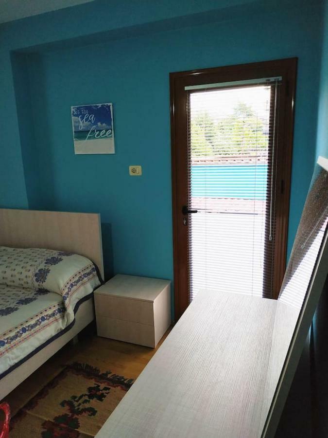 Ferienwohnung Lovely Apt At The Heart Of The City&Near The Lake Pogradec Exterior foto