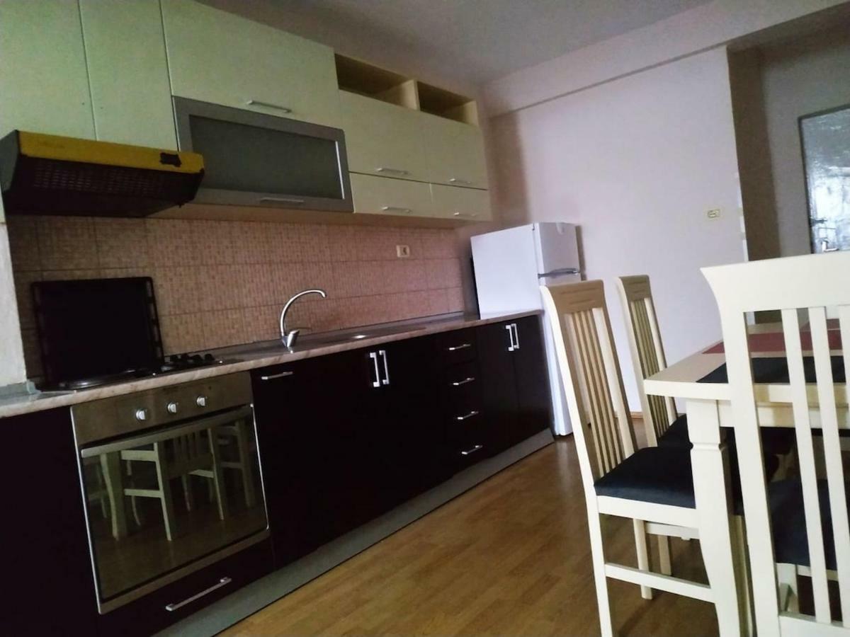 Ferienwohnung Lovely Apt At The Heart Of The City&Near The Lake Pogradec Exterior foto