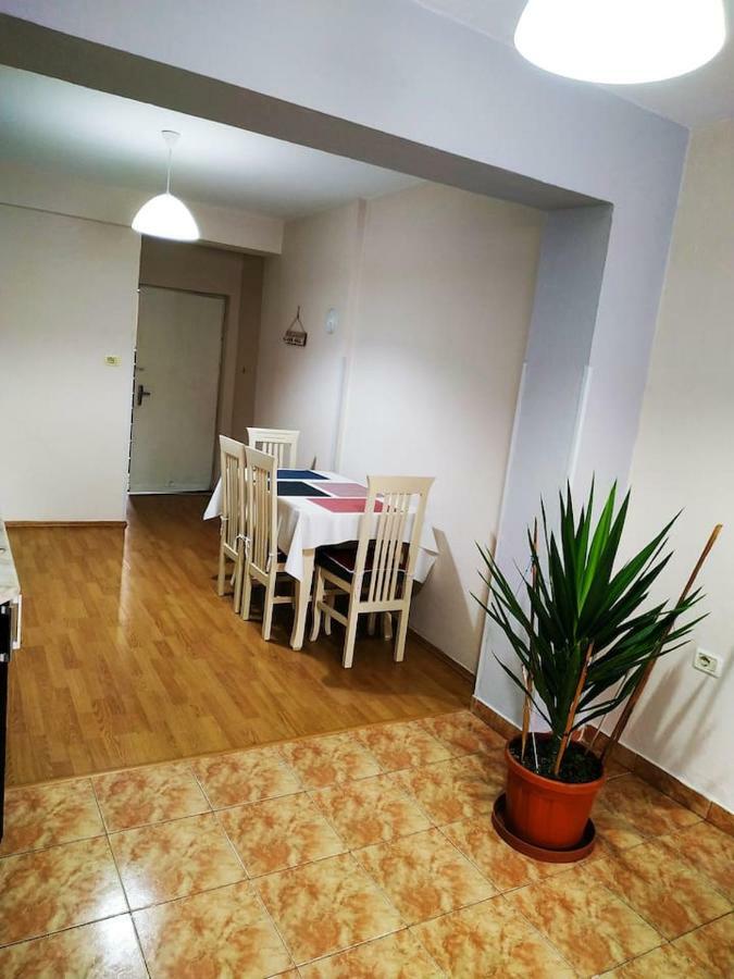 Ferienwohnung Lovely Apt At The Heart Of The City&Near The Lake Pogradec Exterior foto