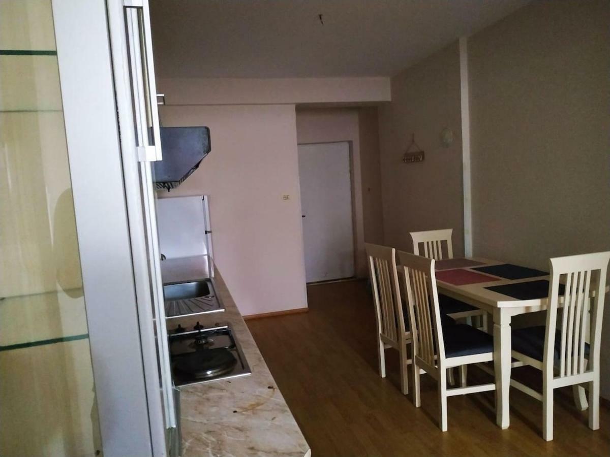 Ferienwohnung Lovely Apt At The Heart Of The City&Near The Lake Pogradec Exterior foto